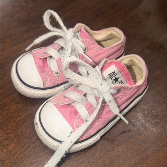 Pink Converse - Picture 2 of 4